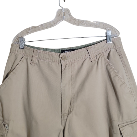 Rugged Wear men's khaki cargo shorts size 36 - Picture 3 of 9